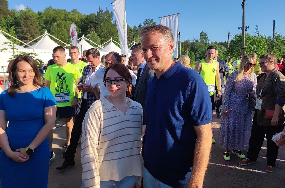 Герман Греф на фотосессии после торжественной программы на сцене