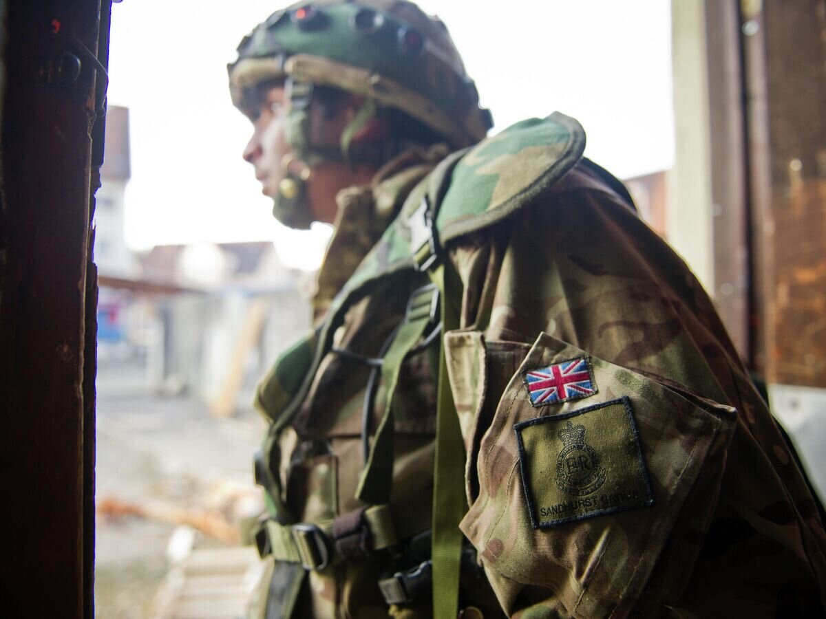    Британский курсант Королевской военной академииCC BY 2.0 / U.S. Army photo by Sgt. 1st Class Caleb Barrieau /