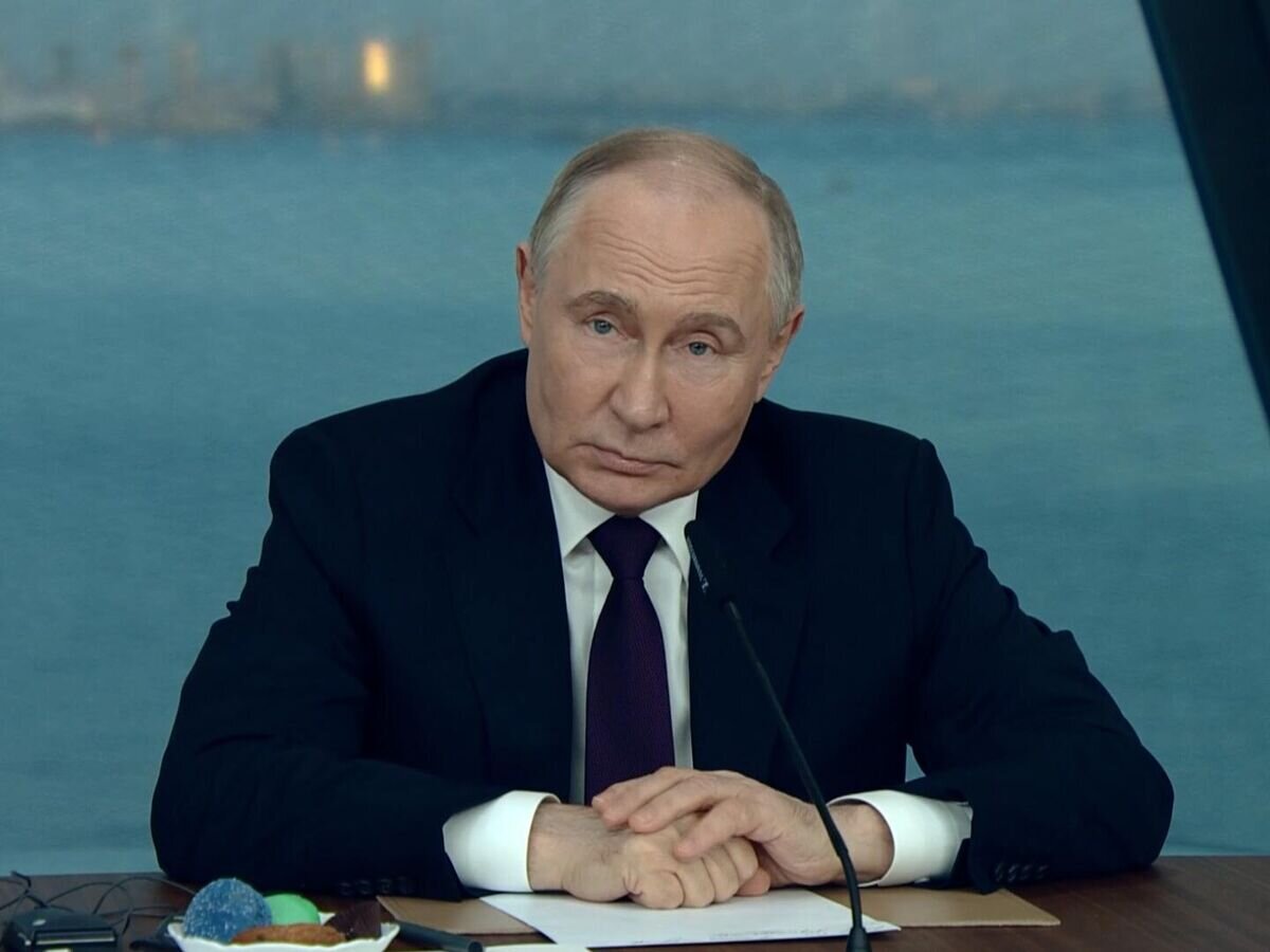    Путин: не понимаю, почему я должен стесняться посещать Курильские острова© РИА Новости