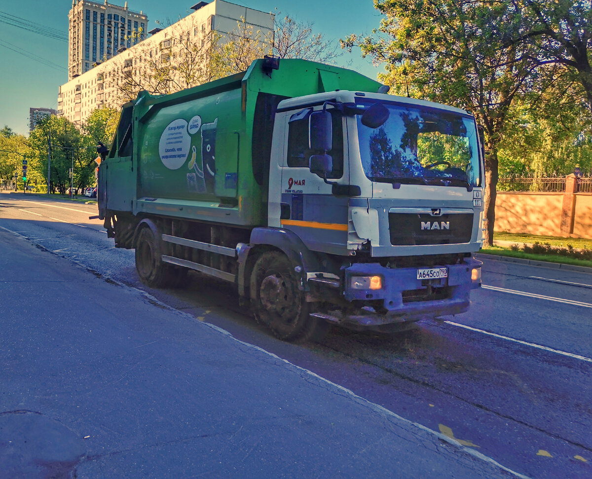 День начался с мусоровоза в Щукино: мусоровоз GeesinkNorba GPM IV 15H25. Улица Маршала Бирюзова.