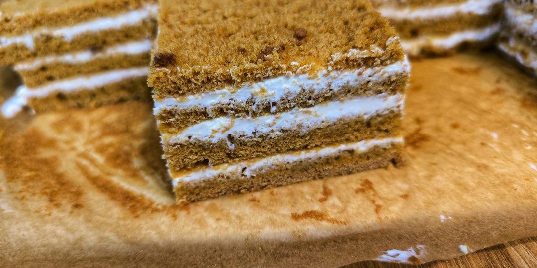 Медовый бисквит всего за 13 минут без раскатки!