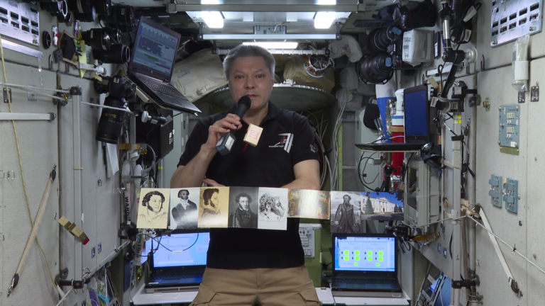    Космонавт Олег Кононенко с борта МКС поздравил оренбуржцев с Днем русского языка Кристина Просвиркина