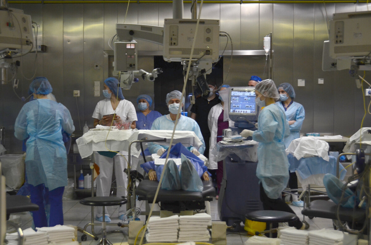 За жизни троих пострадавших борются врачи.  Фото: ФедералПресс / Татьяна Буторина