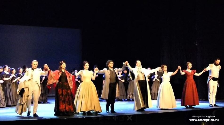 Кадр с поклонов после представления 20 декабря 2019 года. Фотография из моего архива