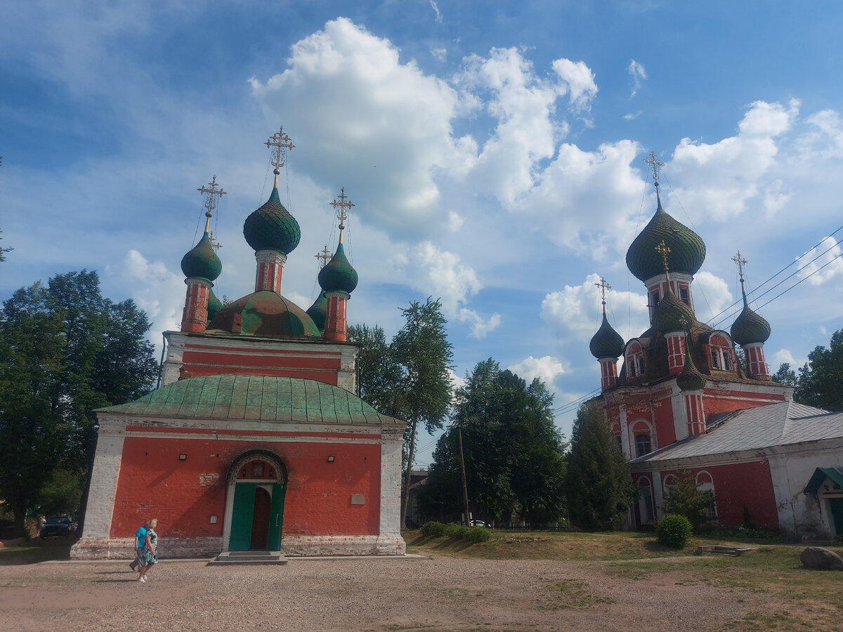 Церкви-близнецы