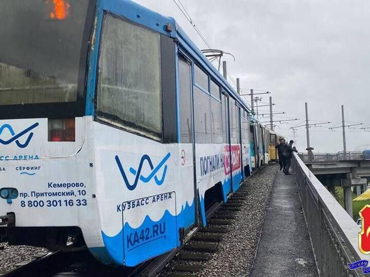    ДТП с участием 2 трамваев на Логовом шоссе в Кемерове © Фото : Полиция Кузбасса/Telegram