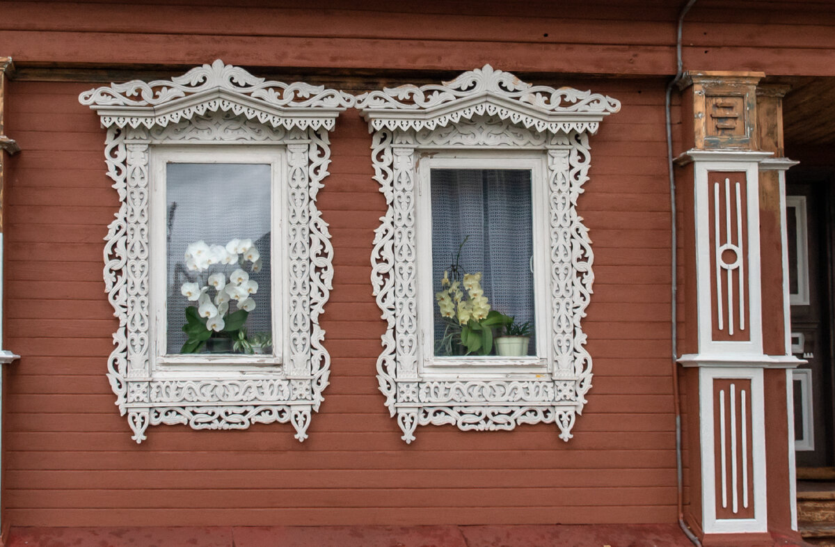 Наличники в традиционном русском домостроении. Особенности и символы |  Raivola House - всё о загородных домах | Дзен