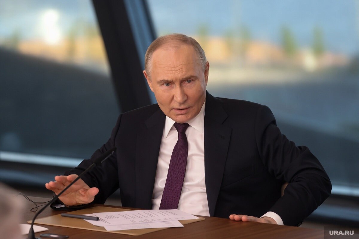 Президент России Владимир Путин в Санкт-Петербурге пообщался с главами зарубежных информагентств