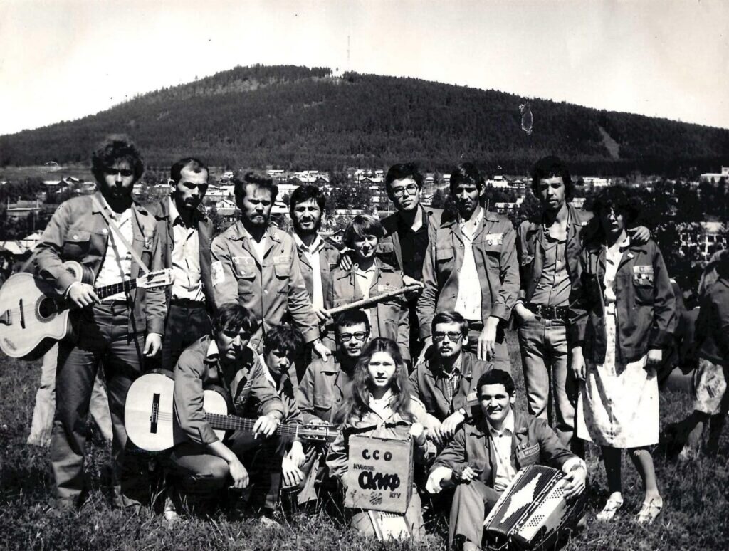    Студенческий стройотряд «СКИФ» истфака Кубанского госуниверситета работал на возведении и благоустройстве объектов Усть-Кута с самой западной точкой БАМа — станцией Лена. / ФОТО: ГРУППА КУБАНЬБАМ50