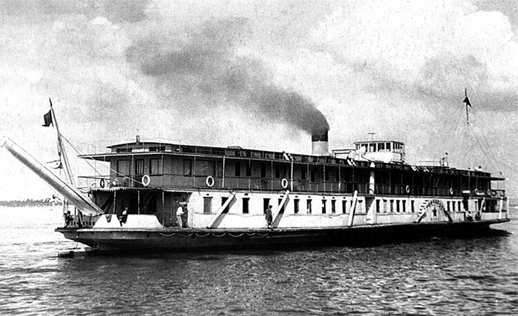 Пассажирский пароход «Гончаров» был переоборудован в плавучий госпиталь. Василий Белоглазов вместе с коллегами спасали раненых. Фото из архива Музея речного флота ВГУВТ.