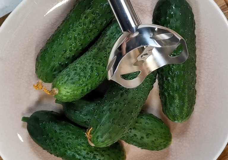 Могу есть их каждый день по несколько раз и не поправляться. А охлаждают даже лучше чем окрошка (два рецепта холодных супов в жару)