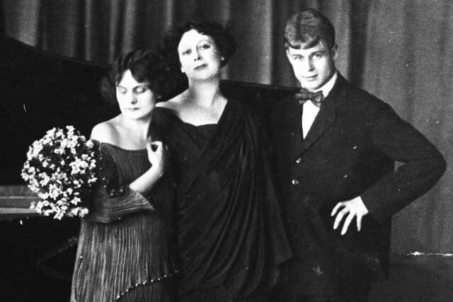 Сергей Есенин, Айседора Дункан и ее приемная дочь Ирма, 1922 год
