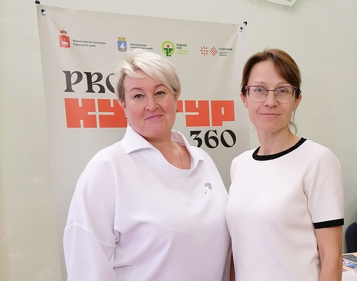 Светлана Купина (справа) с Еленой Рожковой, директором Центра помощи детям