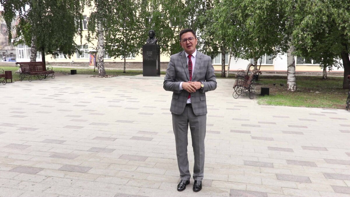    Ведущий программ ГТРК "Башкортостан" Галимьян Ибатуллин принял участие во флешмобе #Пушкин225