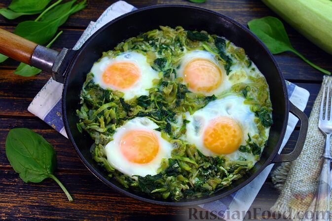 яйца, кабачки, шпинат, лук репчатый, чеснок, масло растительное, зира, перец чёрный молотый, соль