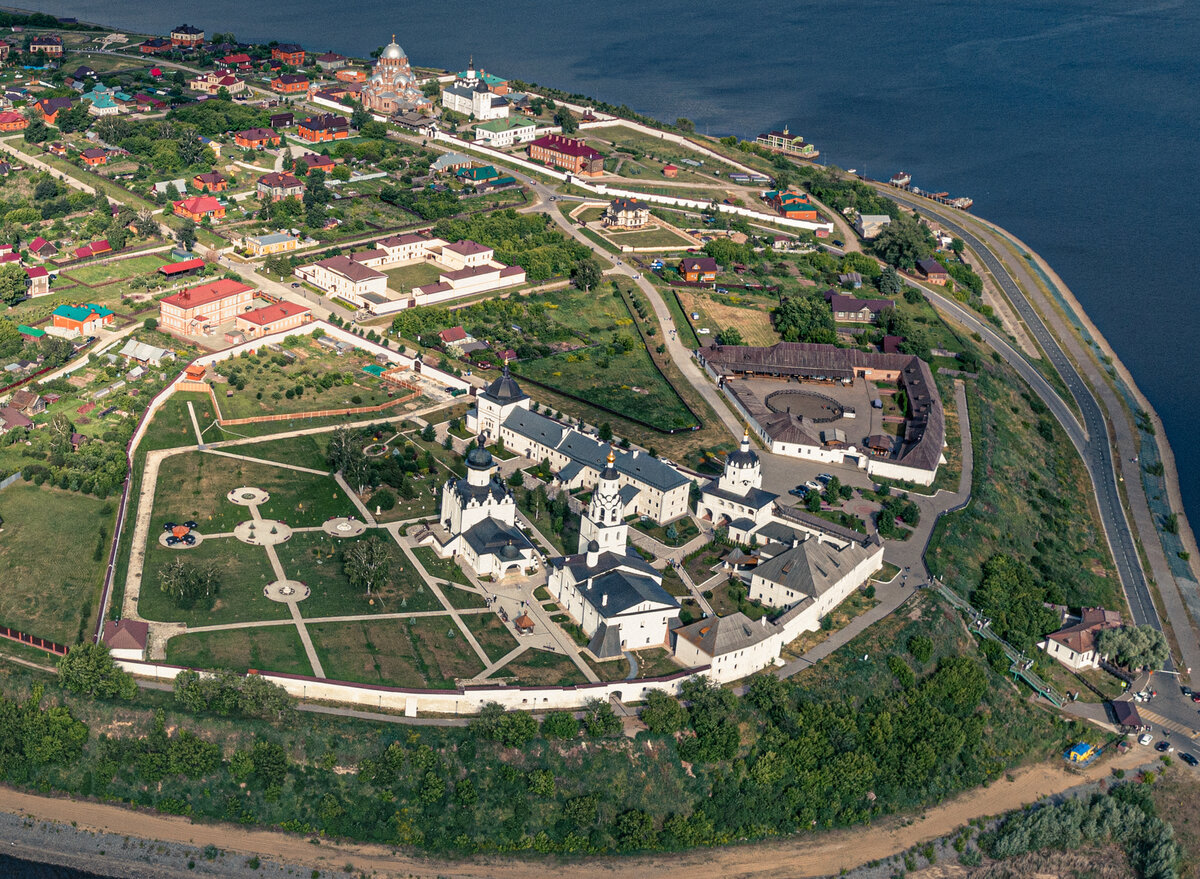 Остров-град Свияжск. Фото Сергея Шандина (фрагмент)