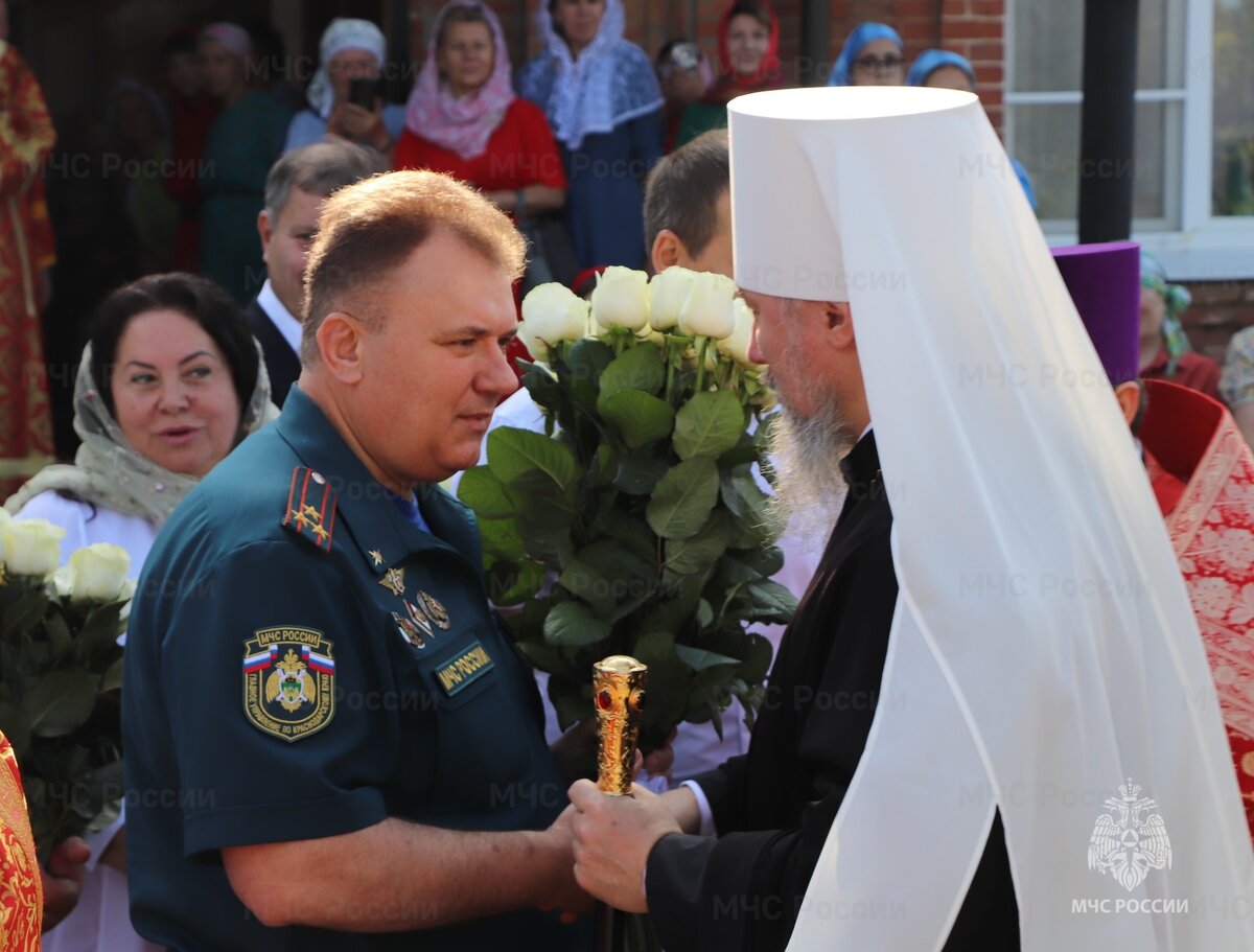 В станице Елизаветинской в храме Покрова Пресвятой Богородицы прошел Престольный праздник храмового придела в честь Святой Блаженной Ксении Петербургской. На богослужение прибыли священнослужители православных приходов из разных городов и районов Кубани, представители казачества и общественных организаций. 
 В мероприятии принял участие ВРиО начальника Главного управления МЧС России по Краснодарскому краю Сергей Симоненко и сотрудники управления кадров, воспитательной работы и профессионального обучения, отдела надзорной деятельности и профилактической работы, подразделений 12 пожарно-спасательного отряда Главного управления.