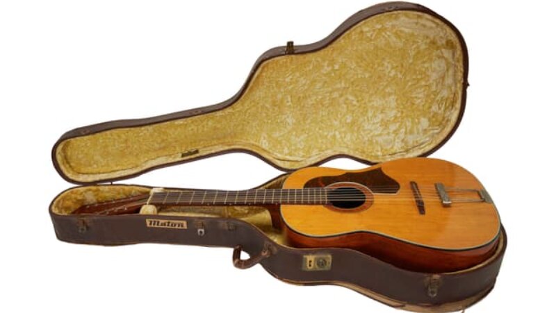    Акустическая гитара Джона Леннона / juliensauctions.com