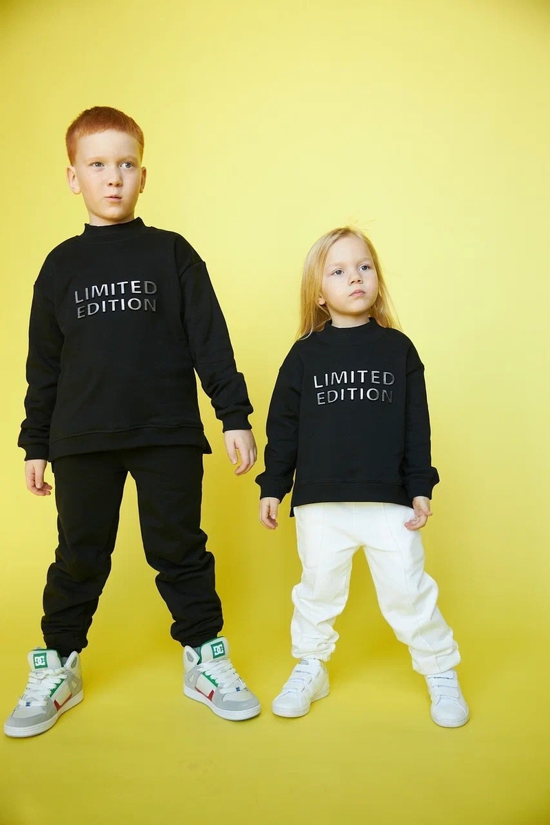 На моделях - свитшоты из нашей базовой линейки Limited Edition. Доступны для заказа  