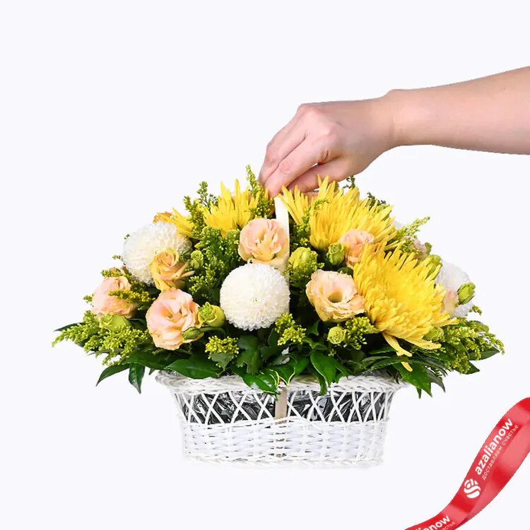   Хризантемы и лизиантусы в корзине «Рима» от AzaliaNow