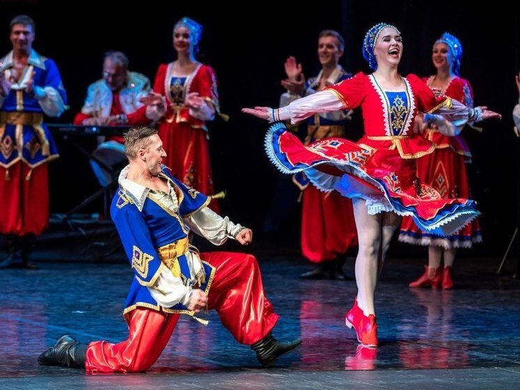     Государственный академический ансамбль танца «Урал» почти полвека покоряет сердца зрителей всего мира. Фото: Людмила Ковалева («Южноуральская панорама»)