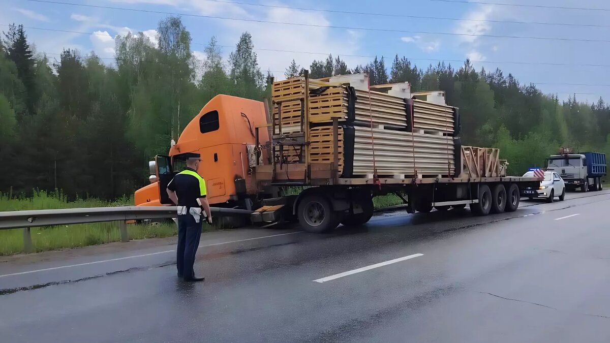 Водитель грузовика съехал в кювет на Серовском тракте | Новости Тагила  TagilCity.ru | Дзен