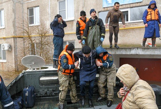    Обстановка во время эвакуации жителей в Ленинском районе Орска