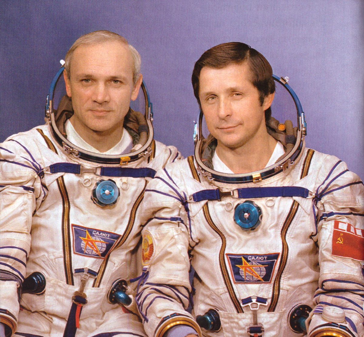 Экипаж, разморозивший станцию (слева направо В.А. Джанибеков и В.П. Савиных, фото и подпись из книги В.П. Савиных «Салют-7». Записки с «мертвой» станции»)