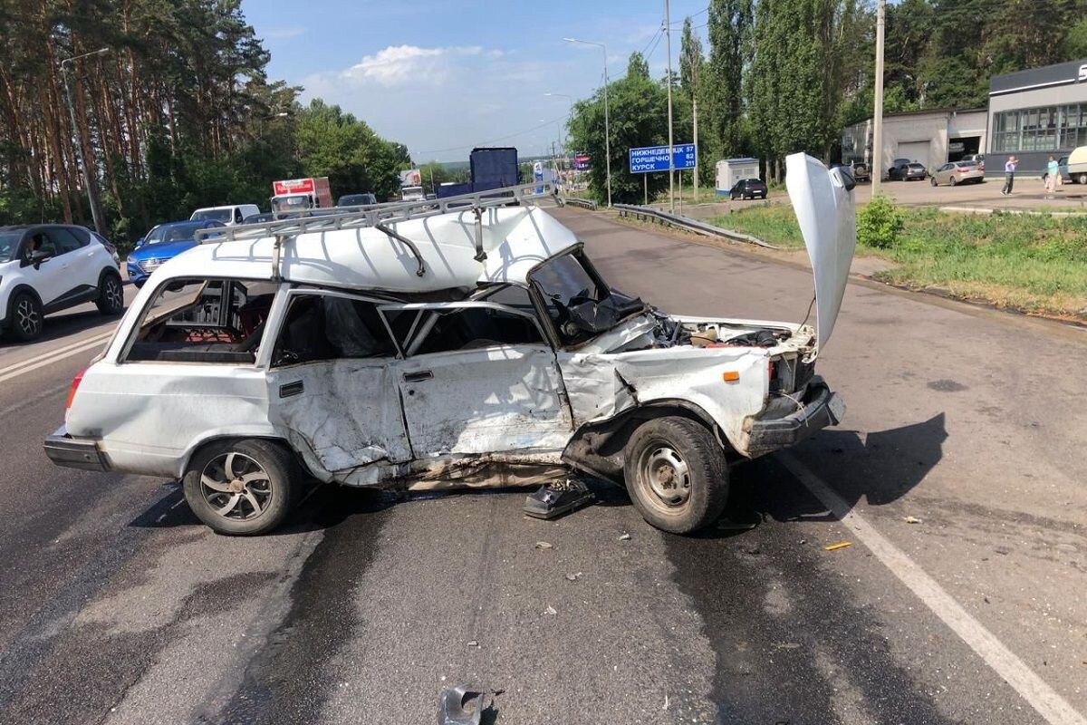 В Воронеже произошла жесткая авария с пострадавшим | «Воронежские новости»  | Дзен