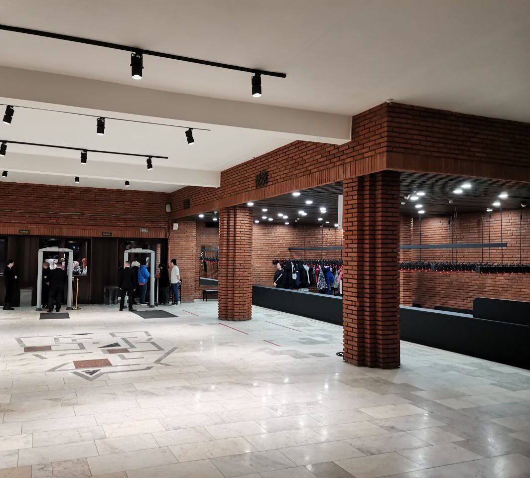                                                 Холл Театра на Таганке. Новая сцена