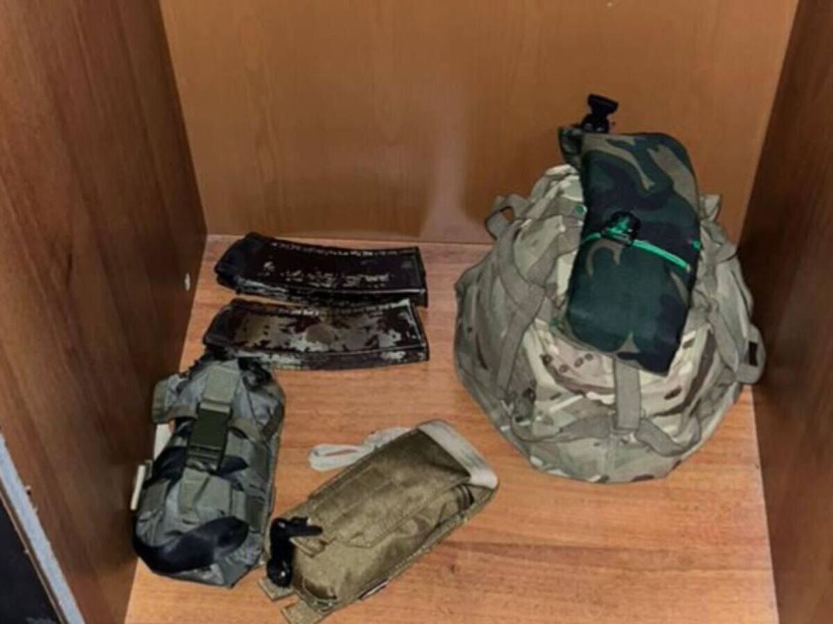    Обыск по месту регистрации подозреваемого в убийстве на западе Москвы © Фото : Столичный СК/Telegram