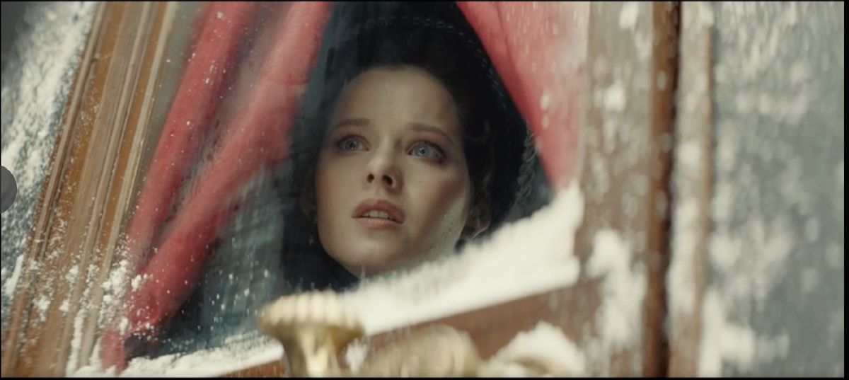 Ксения Трейстер в роли Натальи Николаевны. Кадр из сериала