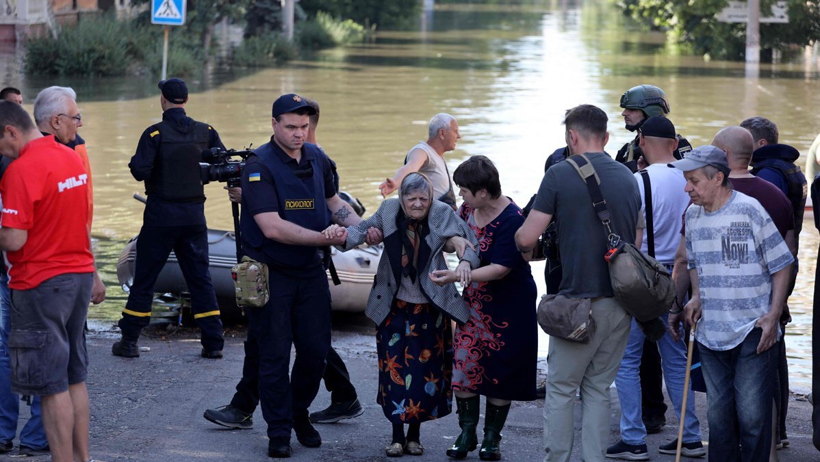 От увиденного я поседела» Год назад произошел взрыв на Каховской дамбе. Как  живут херсонцы после наводнения? | Куда идём? | Дзен