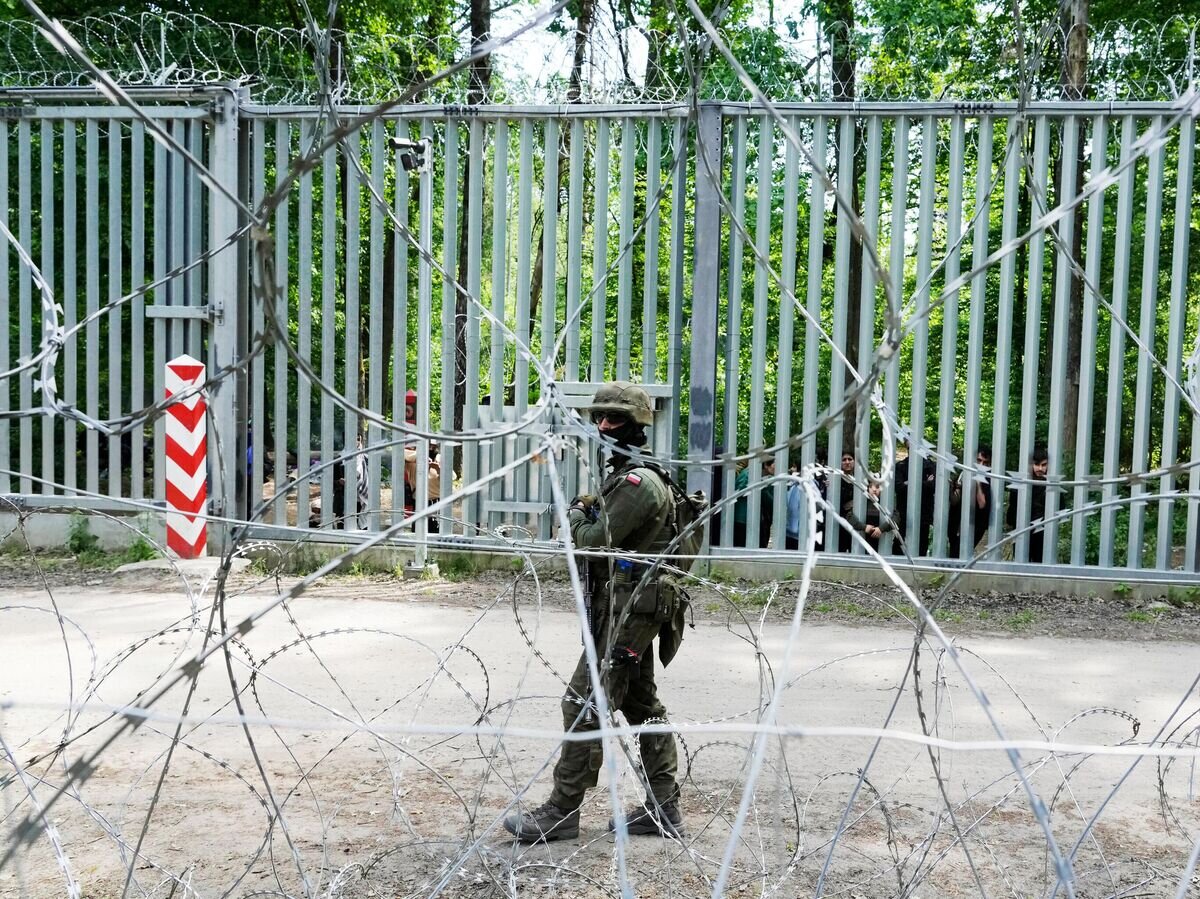    Польский военный на границе с Белоруссией© AP Photo / Czarek Sokolowski