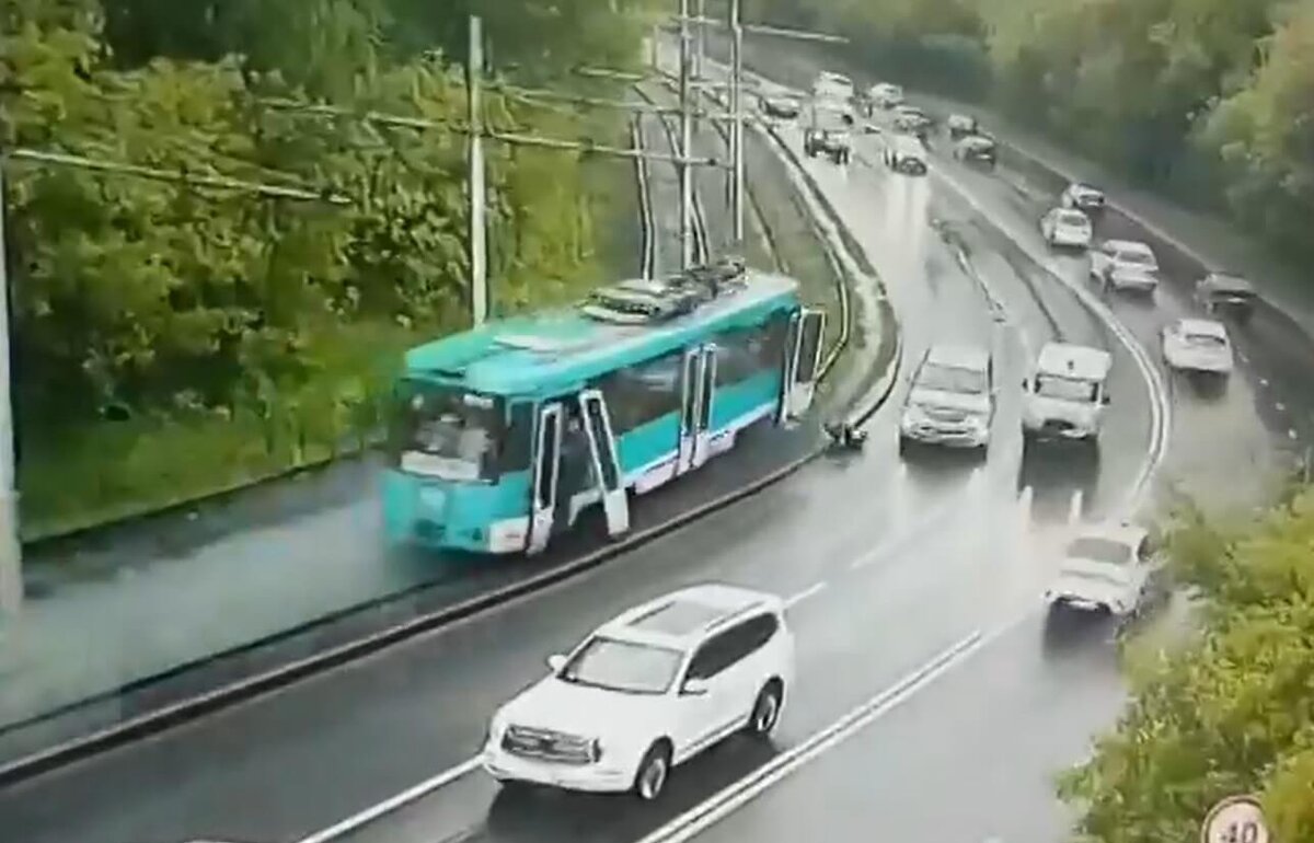 Стоп-кадр из видео с уличной камеры