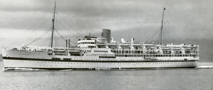 "DEVONSHIRE" послевоенное фото. Построен  Fairfield Shipbuilding & Engineering Co., Govan; строительный номер No.670 Спущен на воду в 1938 году, вступил в строй в 1939-м Размерения 158х19,5х7,5. Два 8-циллиндровых дизеля Sulzer, Winterthur Скорость 16 узлов.