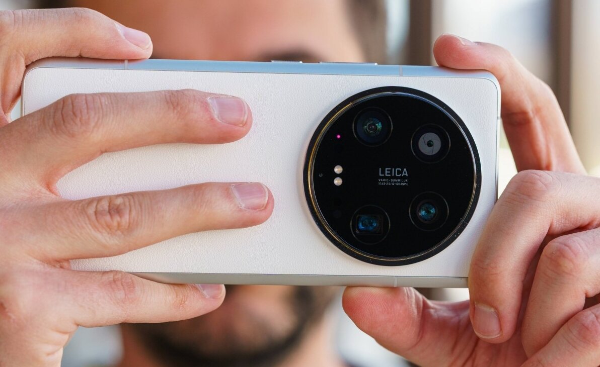 Тыльный модуль камеры у Xiaomi 14 Ultra одним только видом даёт понять, что перед вами фотофлагман. Источник: gsmarena.com