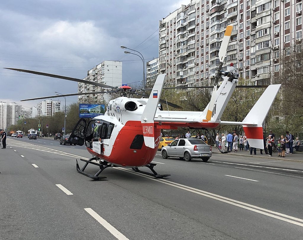 Вертолет ЦЭМП на ДТП в г. Москва.
