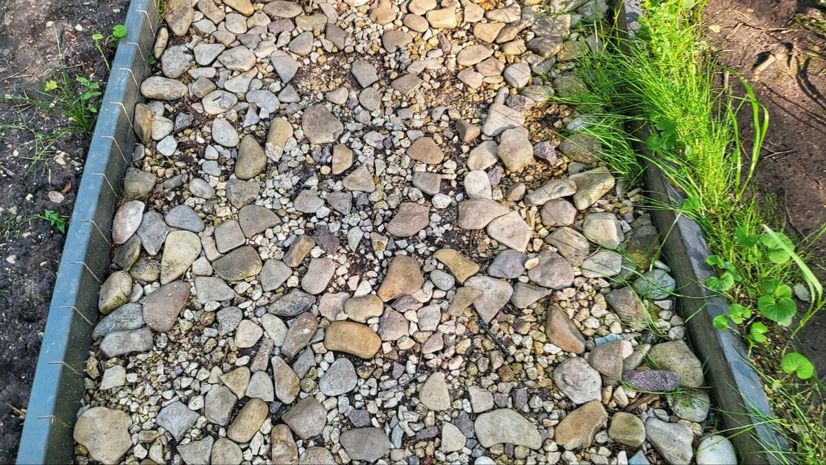 Здесь разные камни.