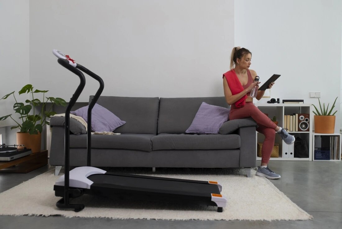 У домашних тренажеров много скрытых возможностей, большинство из которых простираются далеко за пределы функций быть хранителями игрушек и одежды, поскольку больше для них в доме не нашлось места.-5