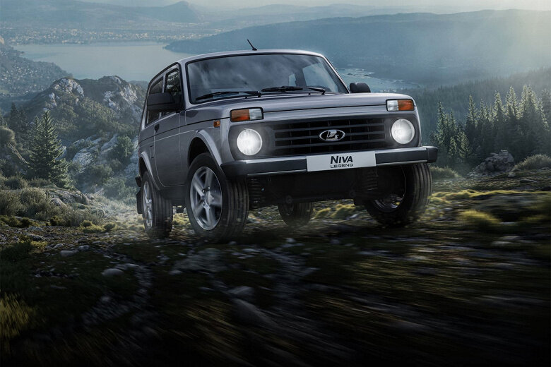 «Для любителей Niva Sport — серийная версия будет выпускаться в этом году. Уже 50 лет это очень популярный автомобиль. Ко мне на ПМЭФ подходили делегаты из Германии, спрашивали про Niva. Письма приходят из Канады, Японии. При СССР в Канаду каждый год поставлялось 5 тыс. автомобилей Niva», — рассказал Максим Соколов.

Прототип Niva Sport отличается от обычной «Нивы» не только мотором — по сути, АвтоВАЗ кардинально перекроил машину: она изменилась и технически, и в салоне.