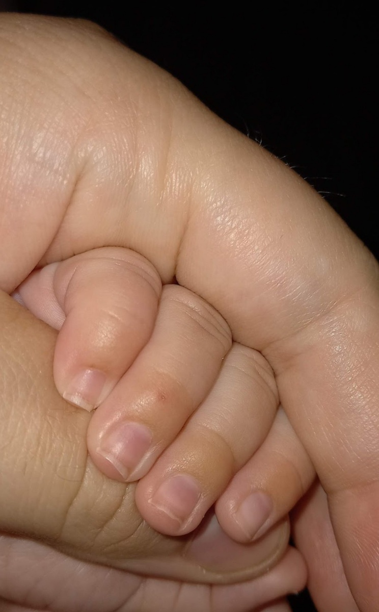 Вот такие ногти были в 3 месяца, быстро росли, стричь не успевала