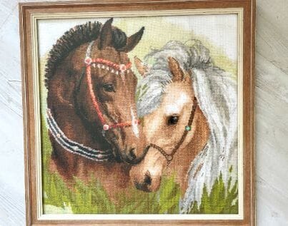 Это бабушка мне вышивала. Как любителю лошадей. Фото автора.