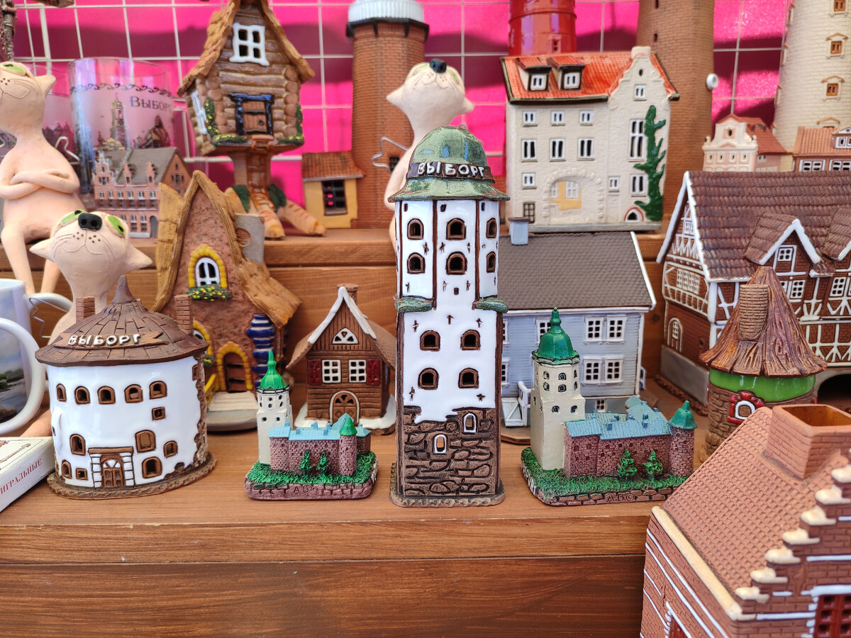 Вот такие вот чудесные миниатюры достопримечательностей города