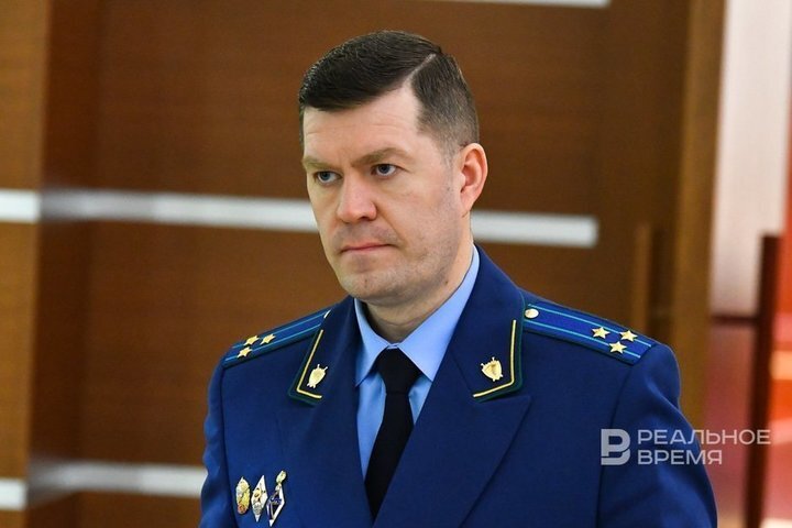 Прокурор РТ Альберт Суяргулов просит изъять три квартиры и взыскать 24 млн рублей, которые были конвертированы в валюту и направлены в турецкий банк. Максим Платонов / realnoevremya.ru 