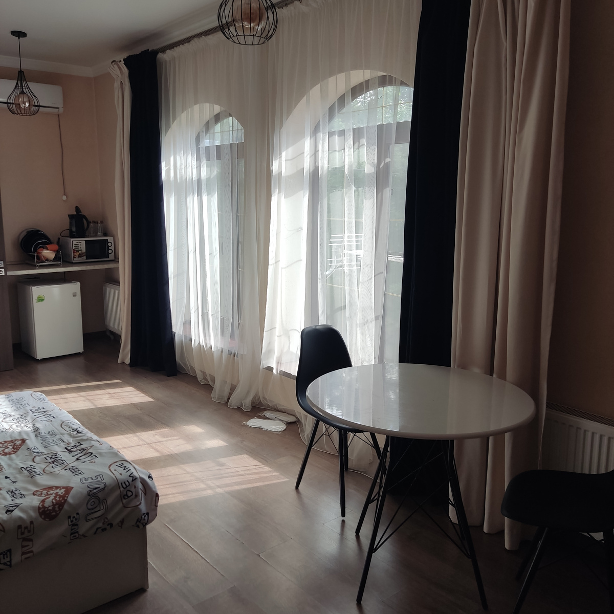 В такой комнате мы жили в Кисловодске