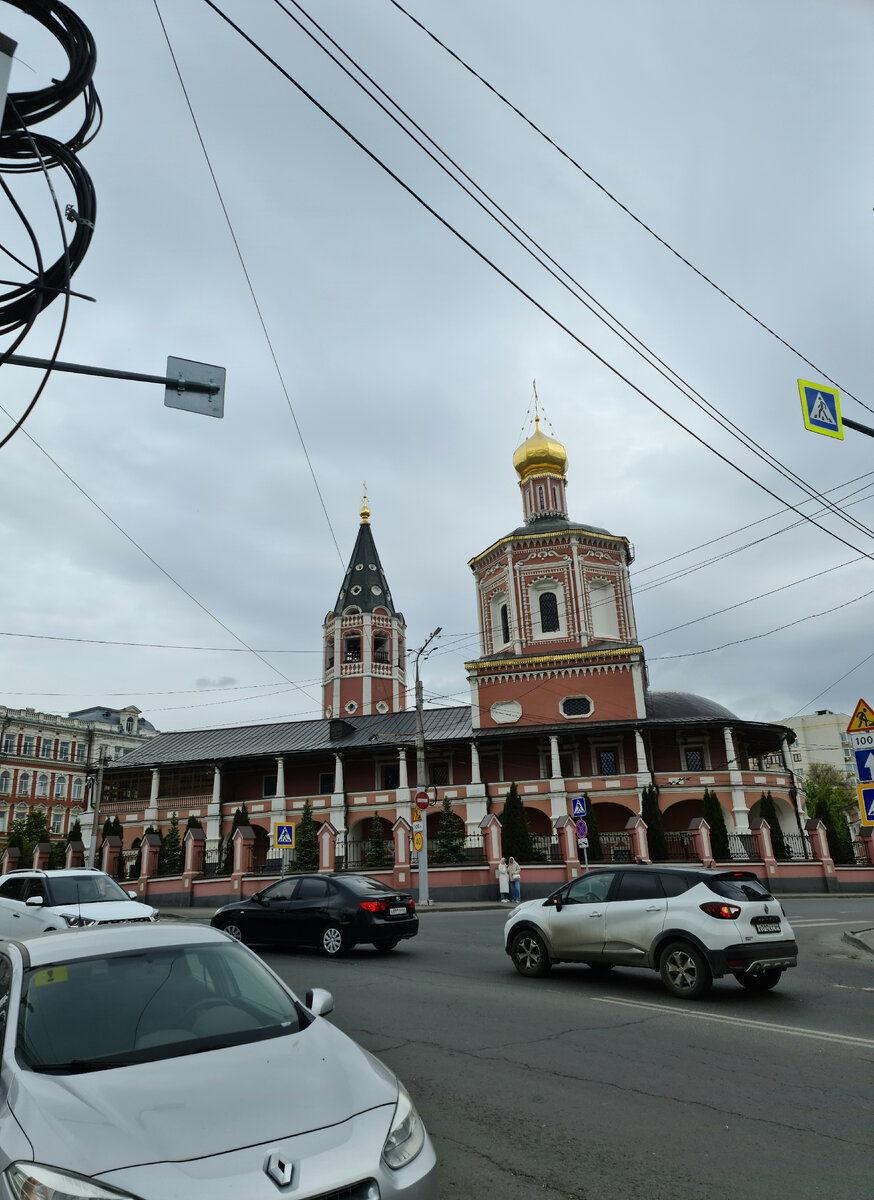 Тот самый кафедральный саратовский собор, в котором уже второй раз. Ну для пущей убедительности видимо надо закрепить и третьим разом для всей кучи😁