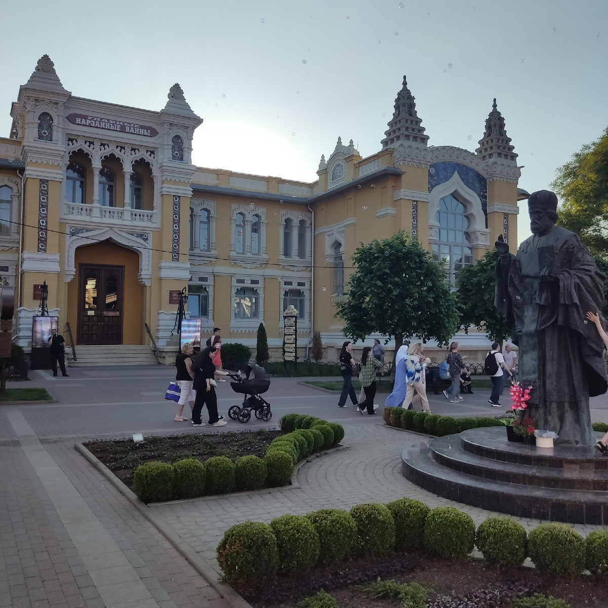 Главные нарзанные ванны, листайте галерею