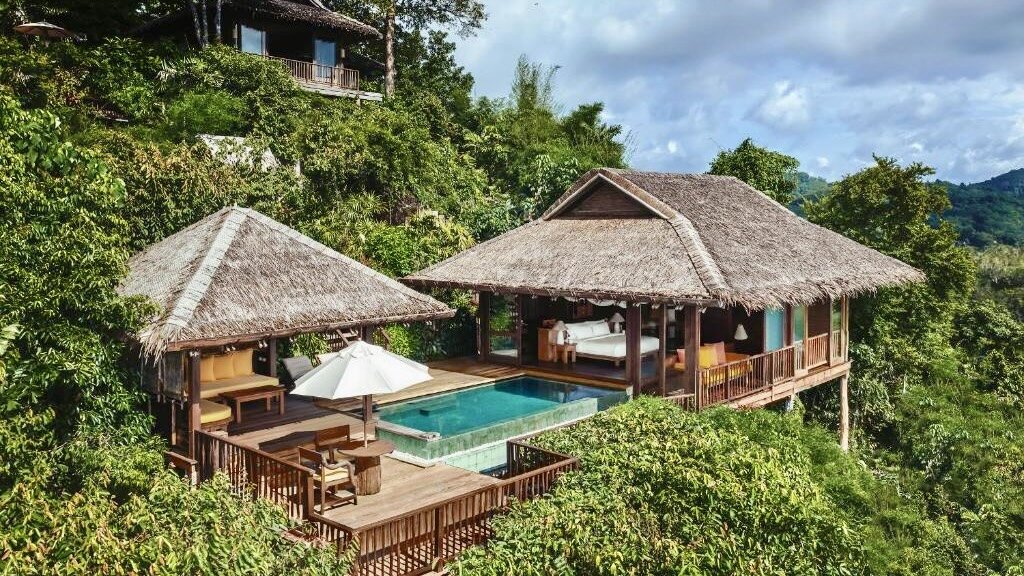 Расположился данный отель на пляже Яо Ной начастном острове в заливе Ханга на удивительно живописном Андаманском море в Сиамском заливе, колорит этого края просто удивителен