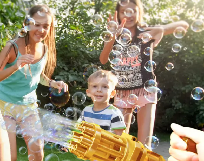 Эффект от генератора мыльных пузырей понравиться детям